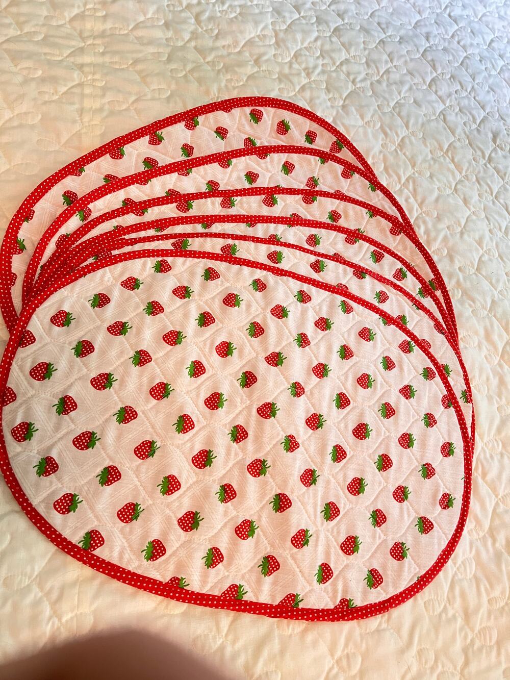 vintage quilted oval Strawberry fruit print cloth table placemats farmhouse set6